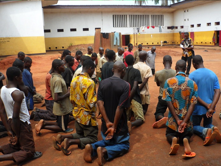 Picture of Prisoners Praying