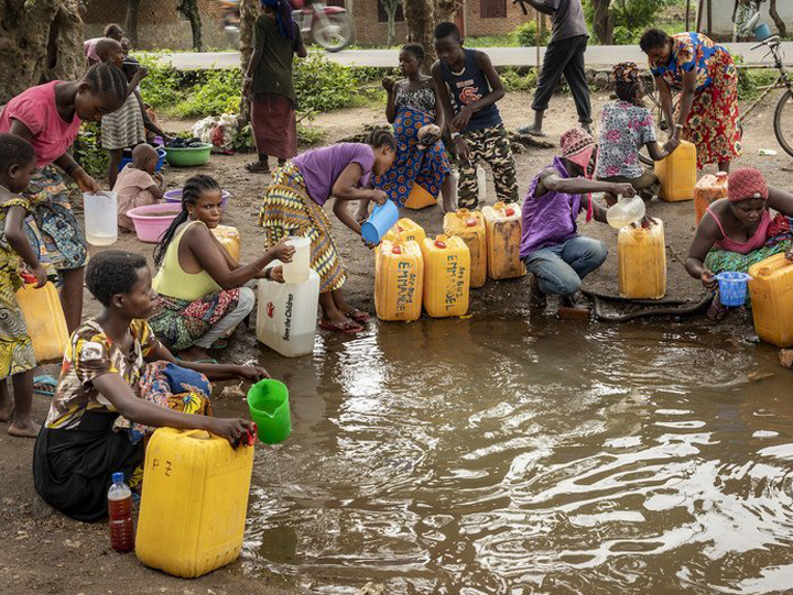 Picture of Congolese Women and Children Using a Water Source